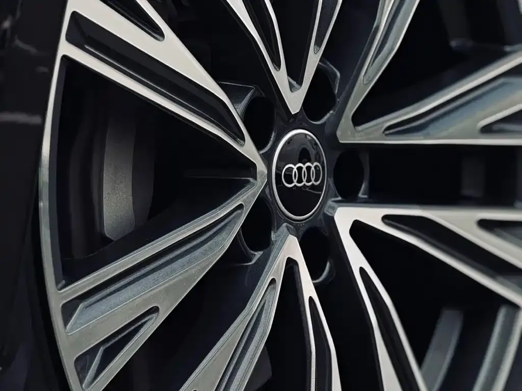 Audi A6L — фото 10