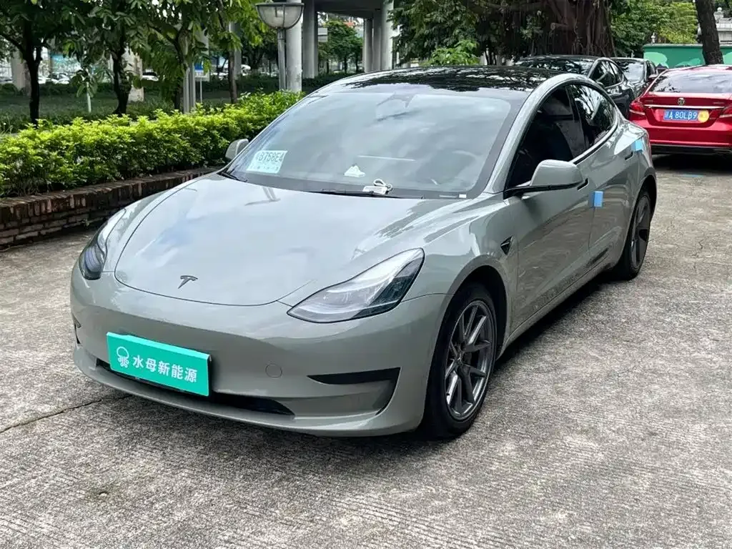 Tesla Model 3 — фото 1