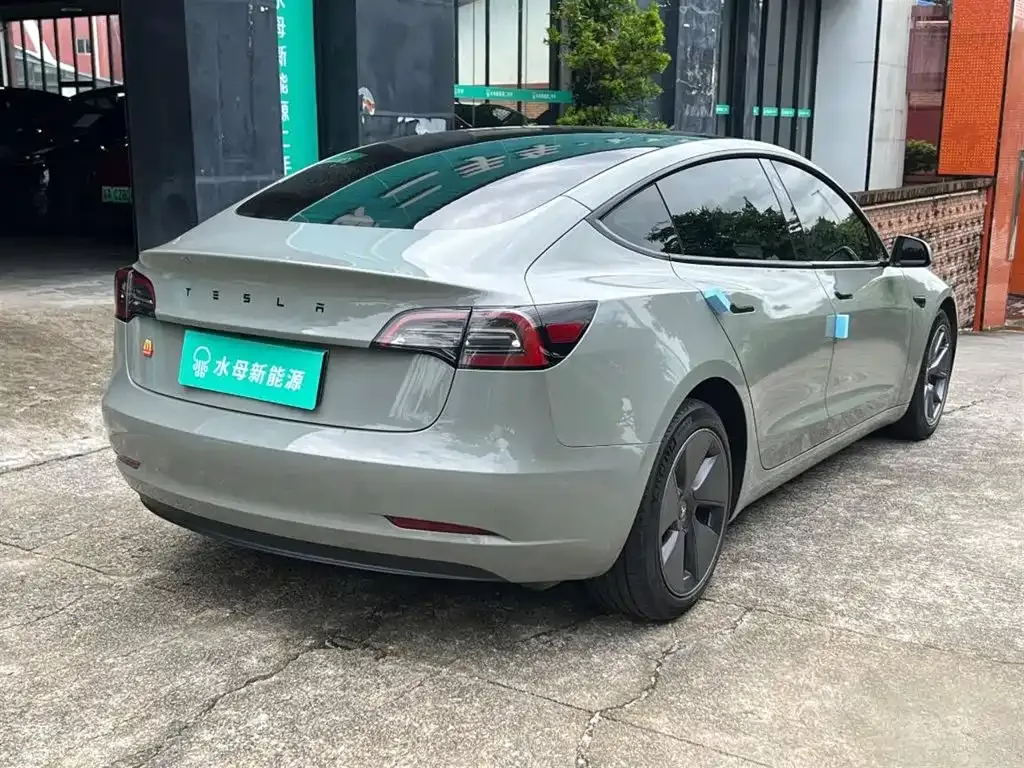 Tesla Model 3 — фото 9