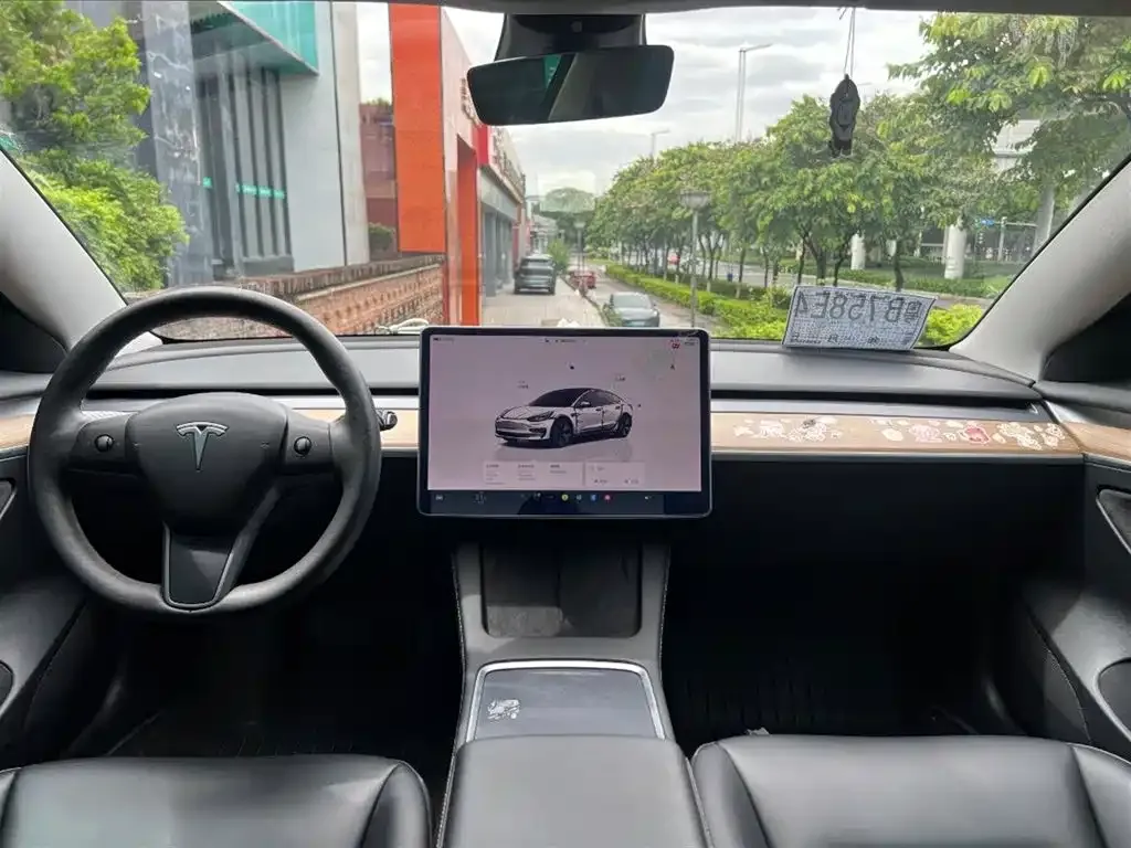 Tesla Model 3 — фото 7