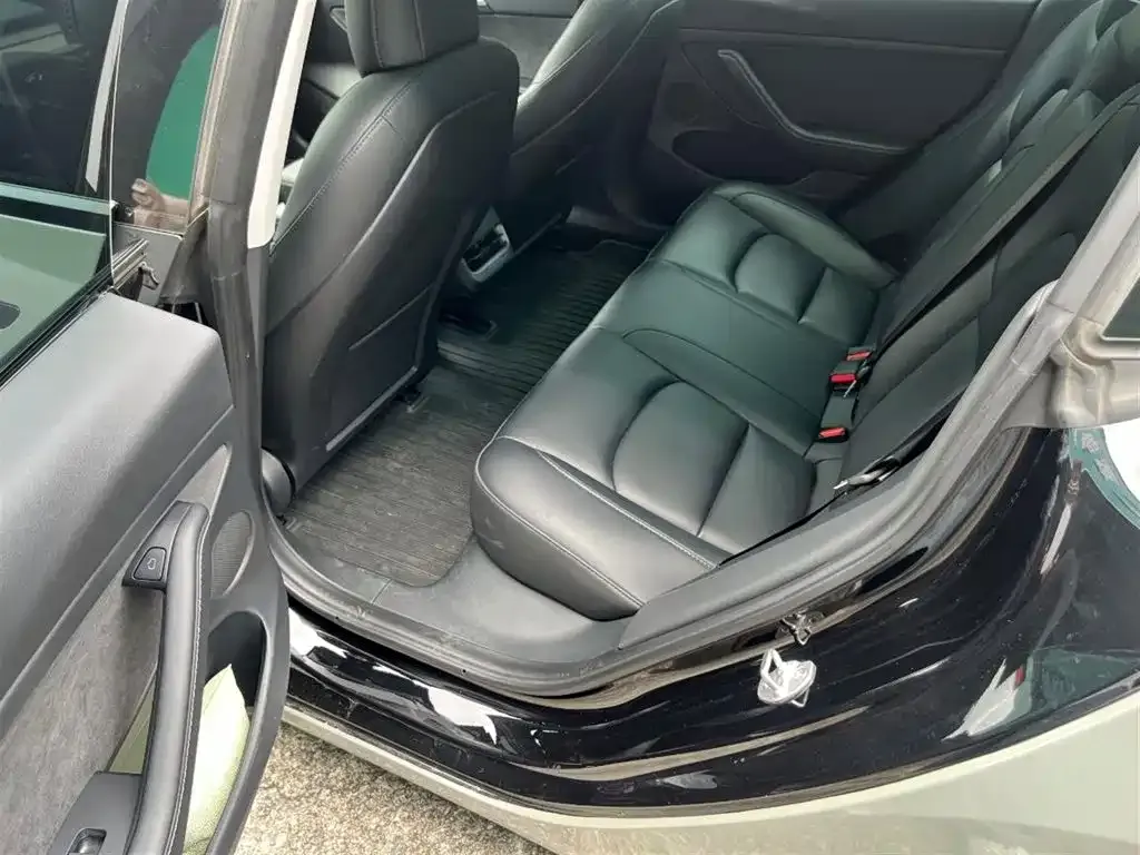 Tesla Model 3 — фото 6
