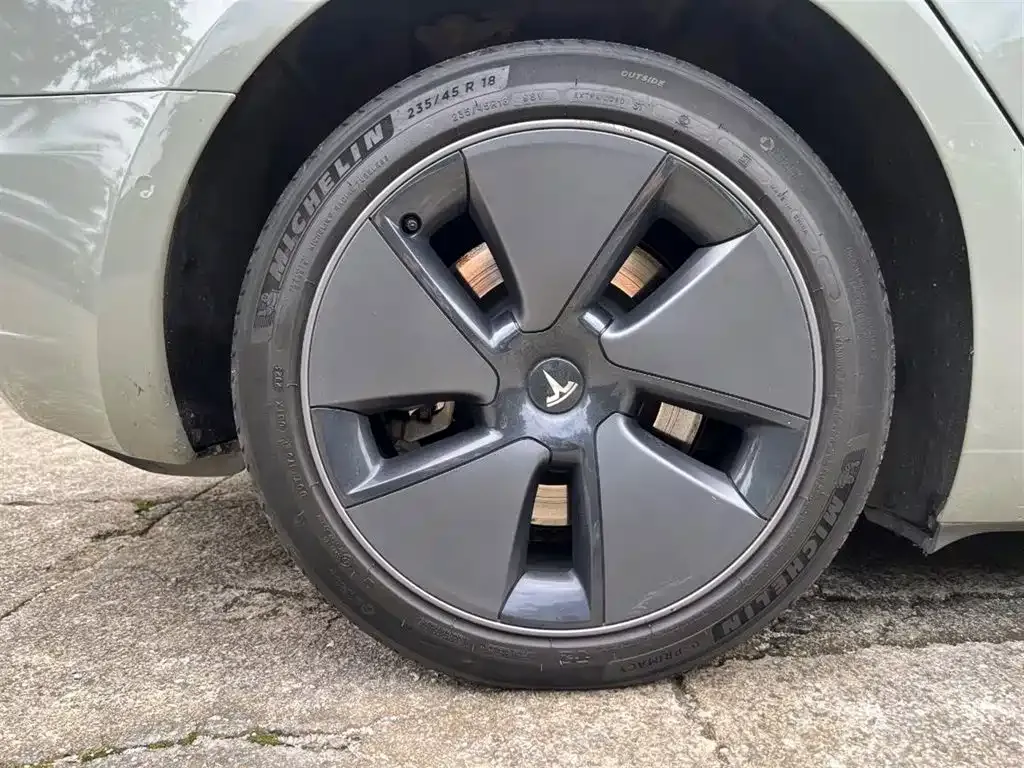 Tesla Model 3 — фото 3
