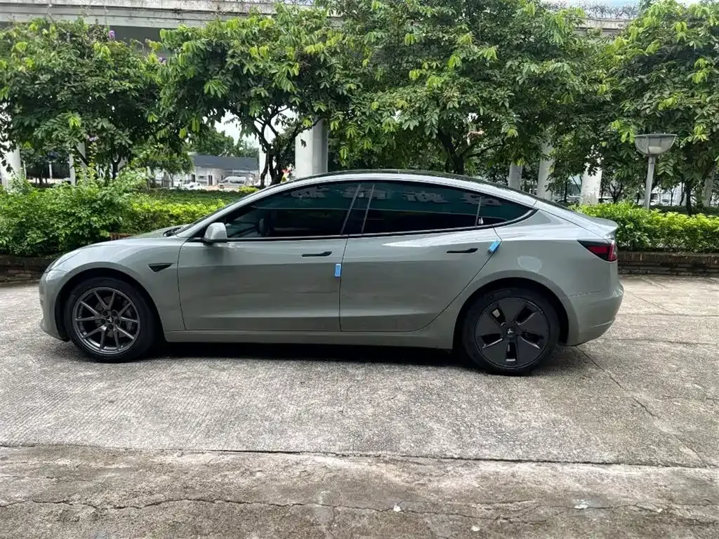 Tesla Model 3 — фото 10