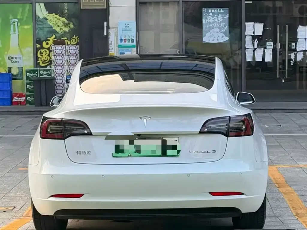 Tesla Model 3 — фото 3