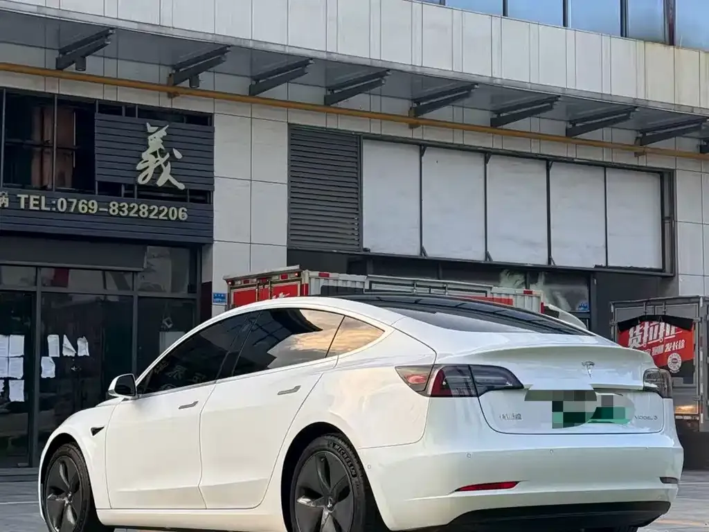 Tesla Model 3 — фото 8