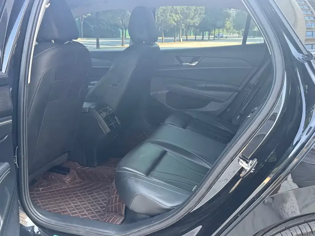 Volkswagen Passat — фото 9