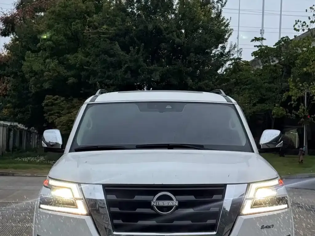 Nissan Patrol — фото 1