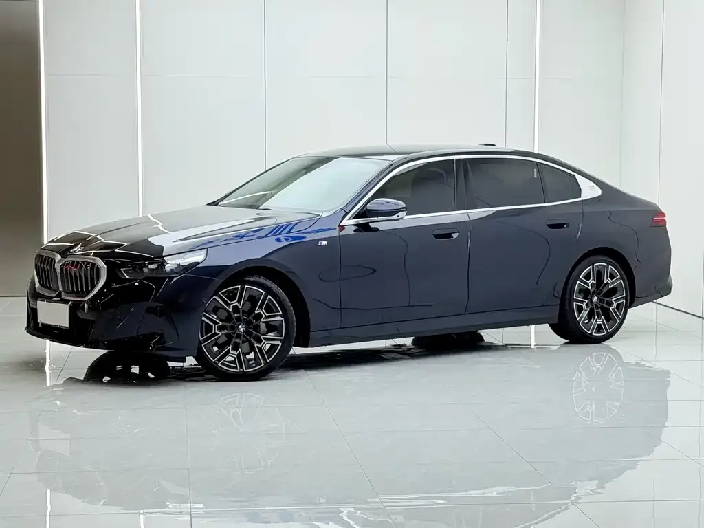 BMW 5 Series — фото 1