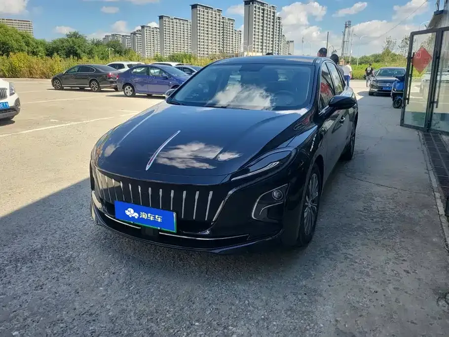Hongqi E-QM5 — фото 1