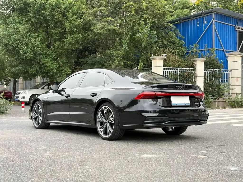 Audi A7L — фото 2