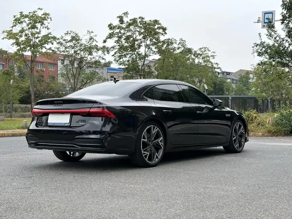 Audi A7L — фото 7