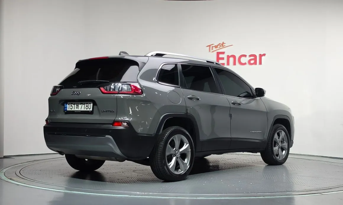 Jeep Cherokee — фото 9