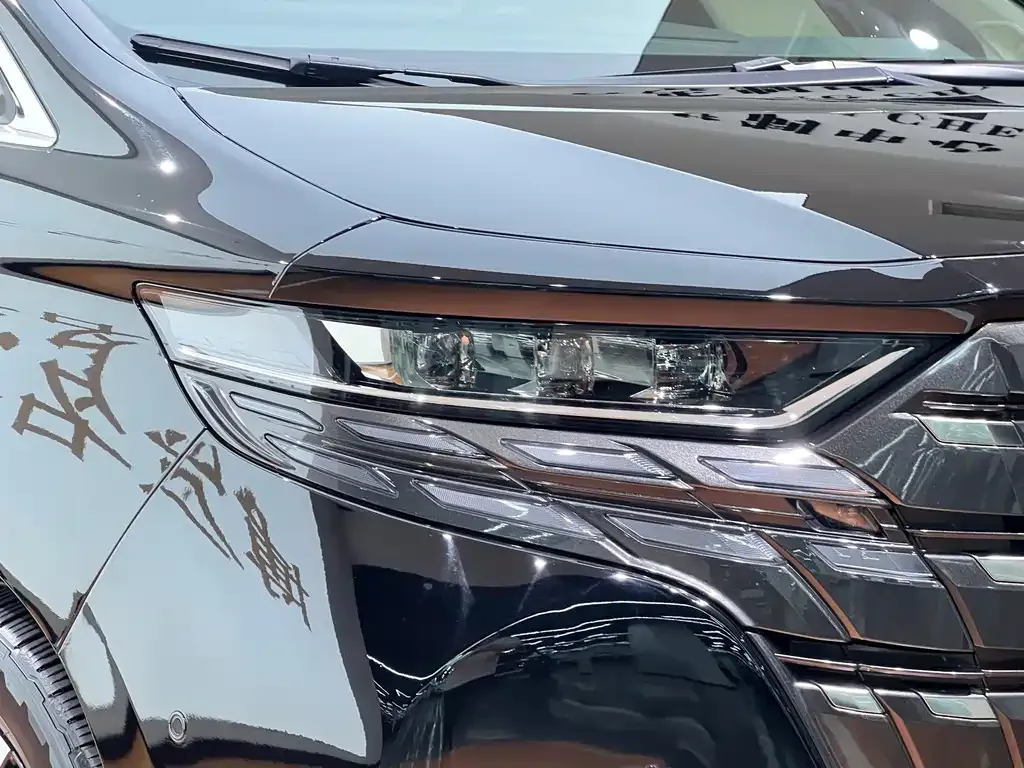 Toyota Alphard — фото 5