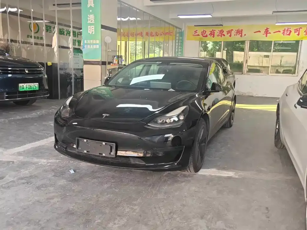 Tesla Model 3 — фото 1