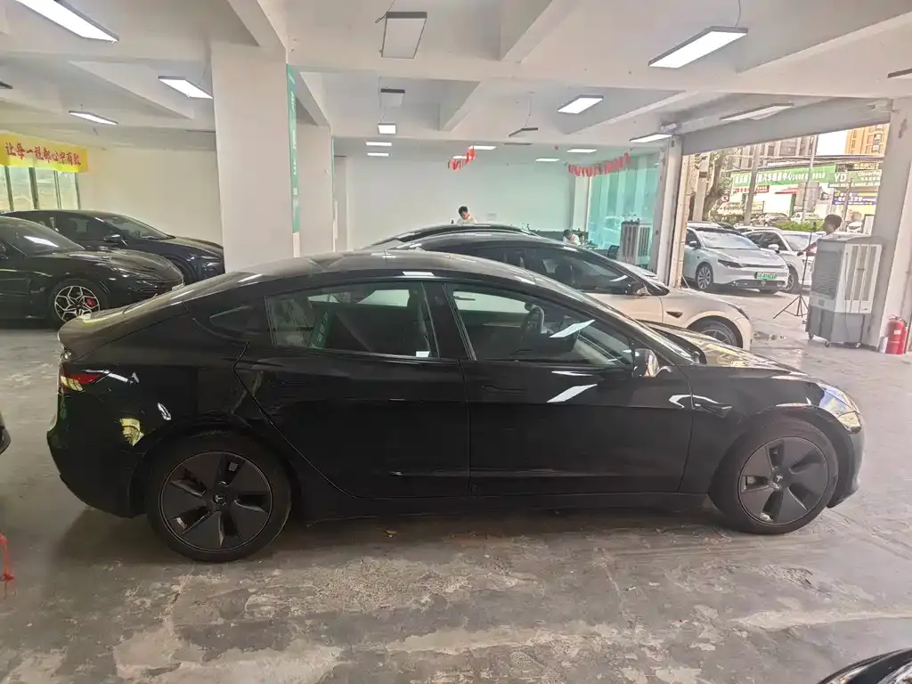 Tesla Model 3 — фото 4