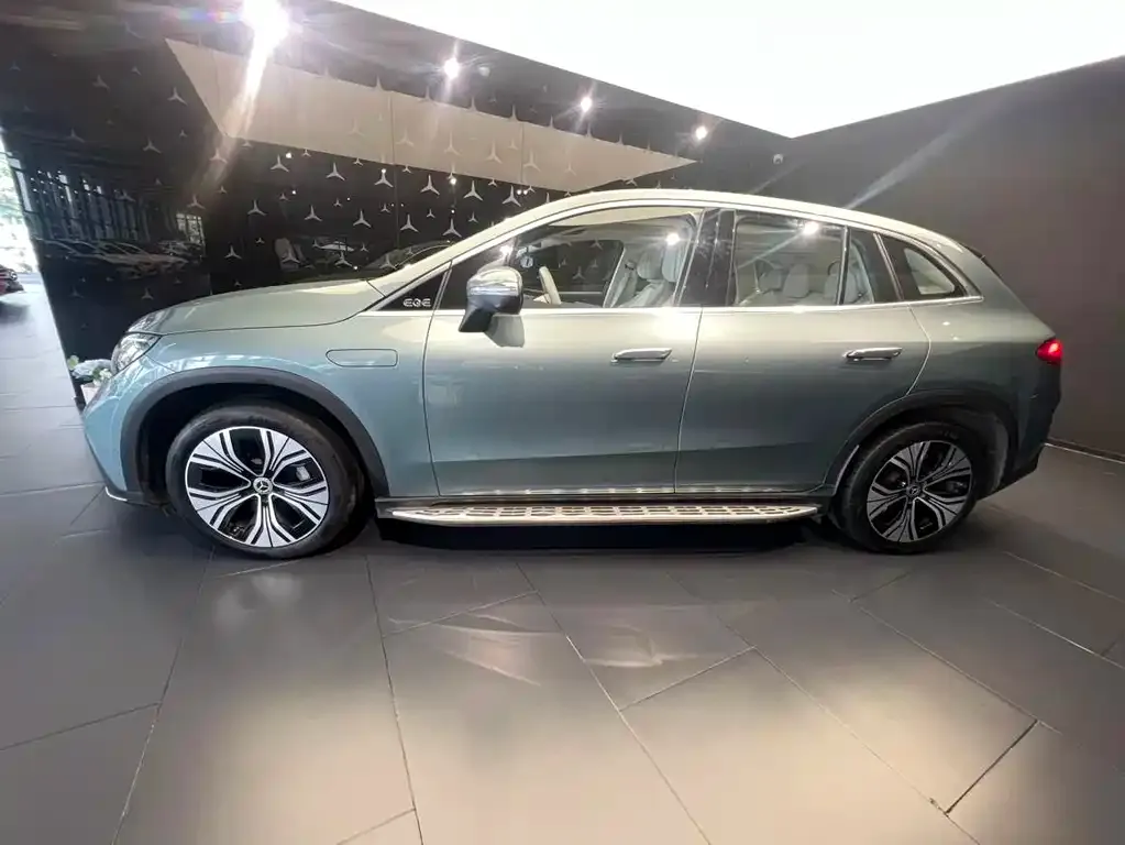 Mercedes-Benz EQE SUV — фото 5