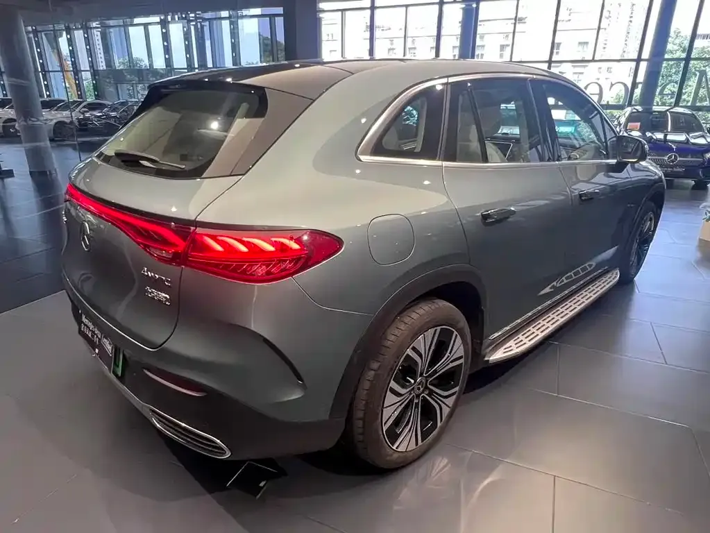 Mercedes-Benz EQE SUV — фото 9