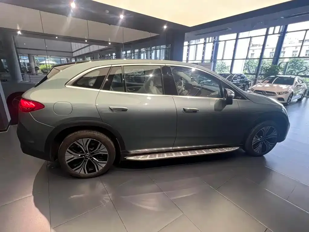 Mercedes-Benz EQE SUV — фото 7