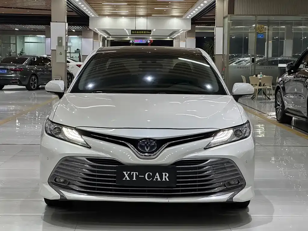 Toyota Camry — фото 5