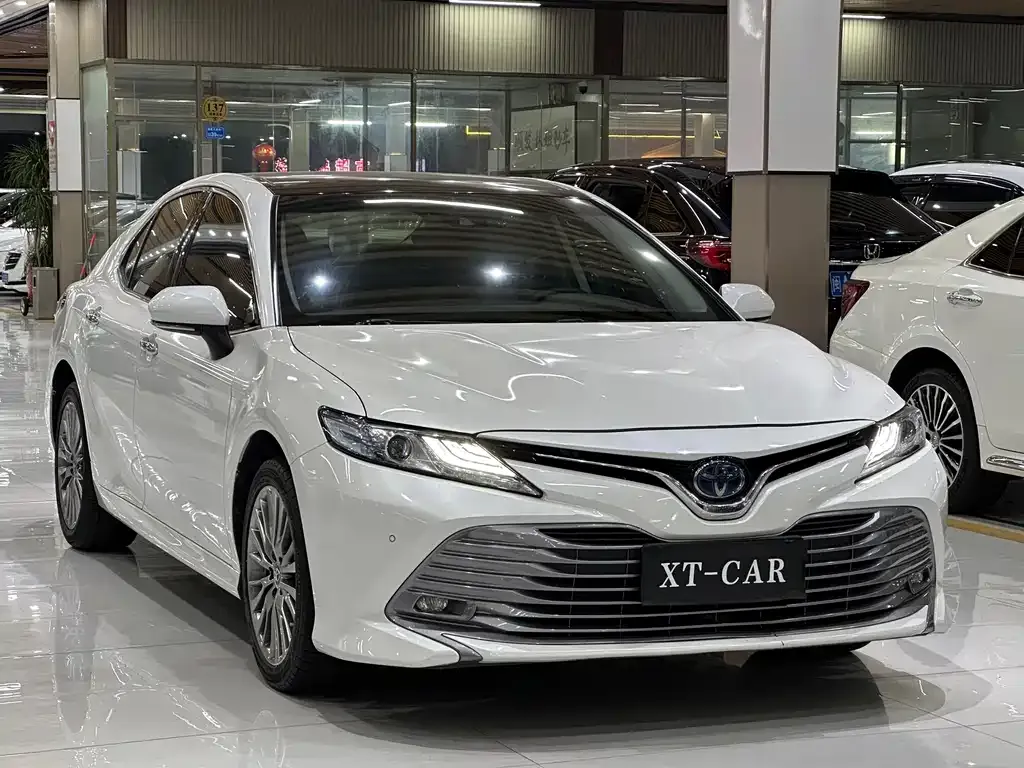 Toyota Camry — фото 6