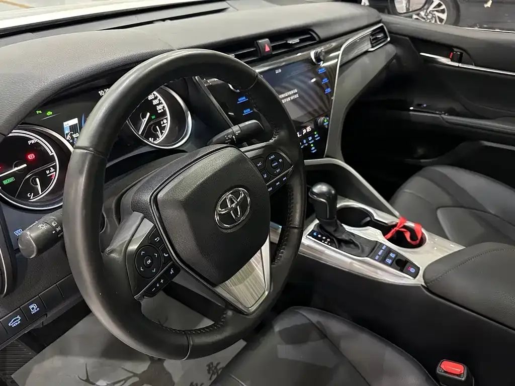 Toyota Camry — фото 10