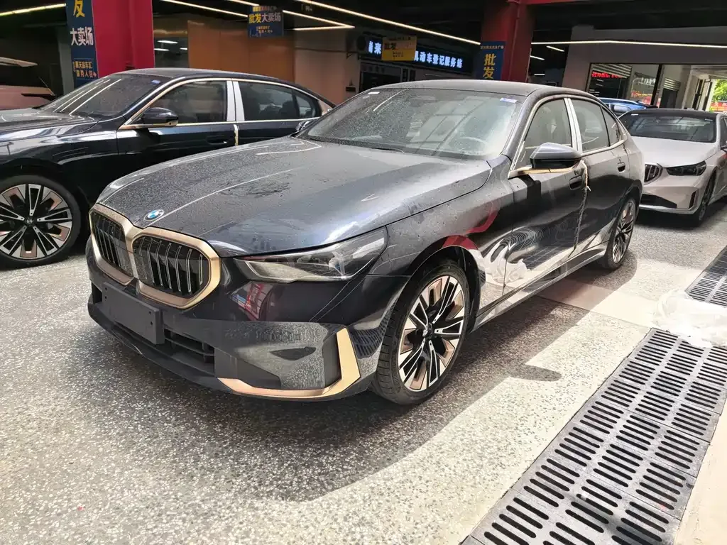 BMW 5 Series — фото 1