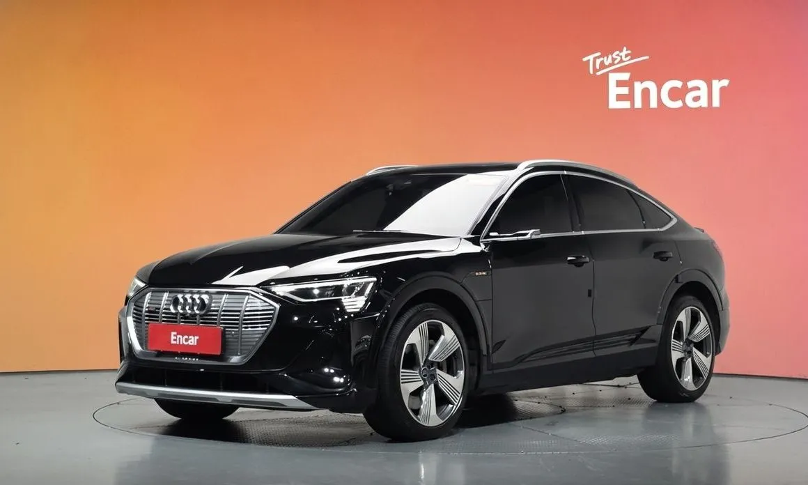 Audi e-tron — фото 1