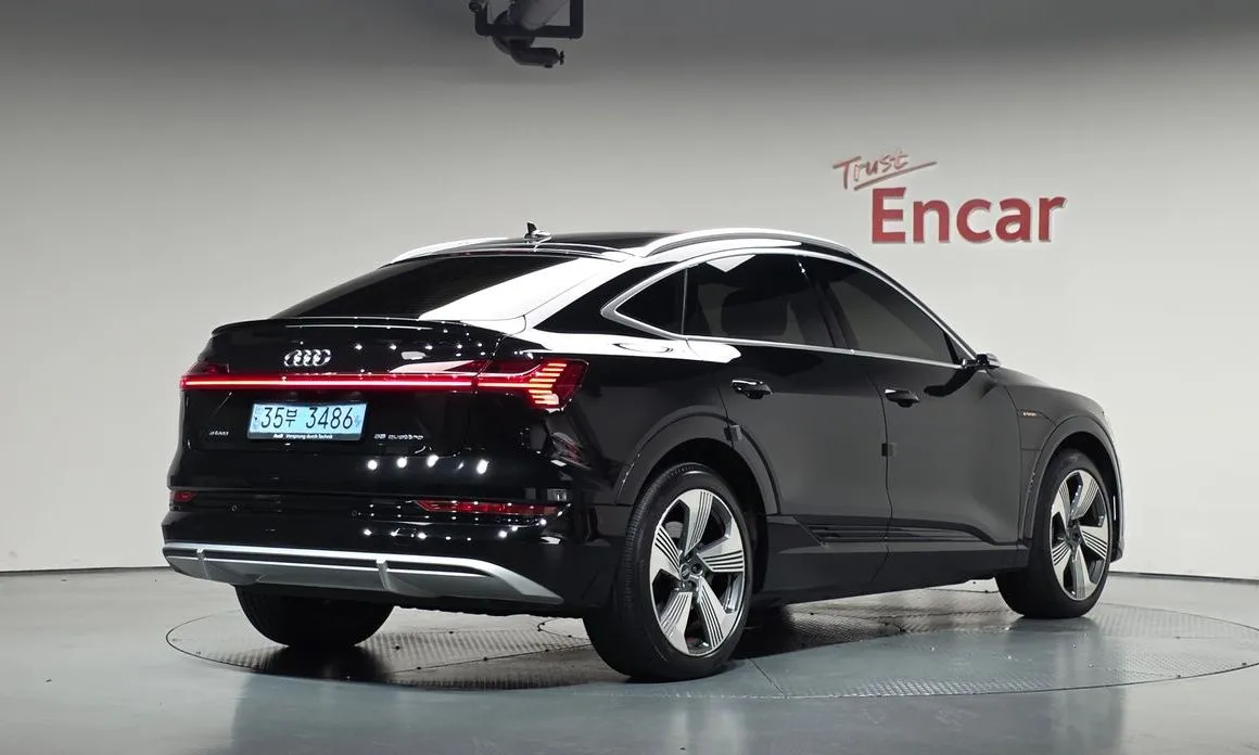 Audi e-tron — фото 3