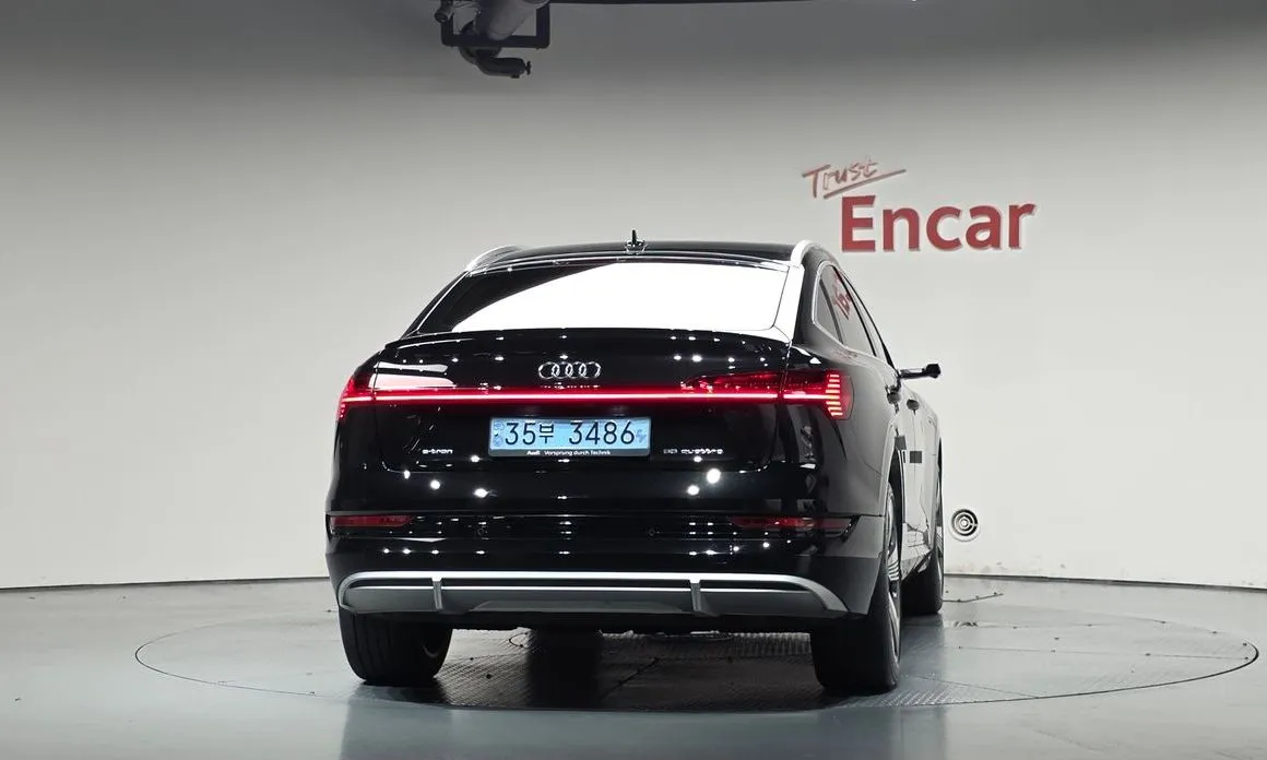 Audi e-tron — фото 10