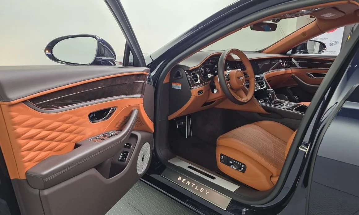 Bentley Flying Spur — фото 9