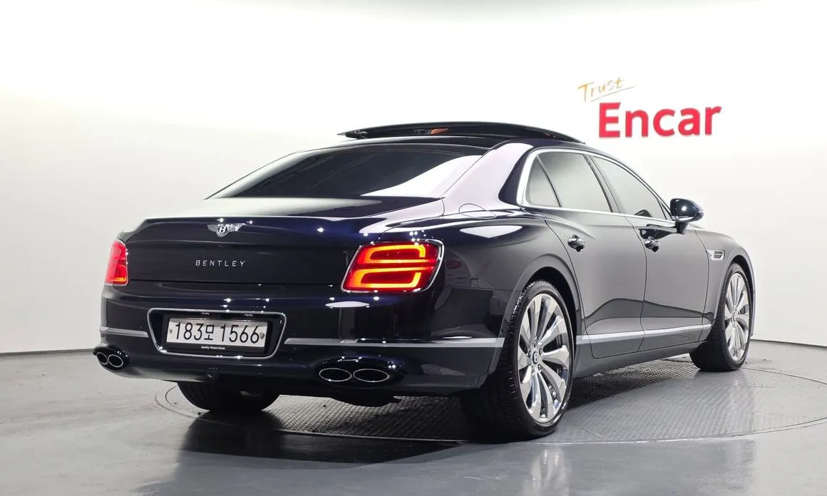 Bentley Flying Spur — фото 3