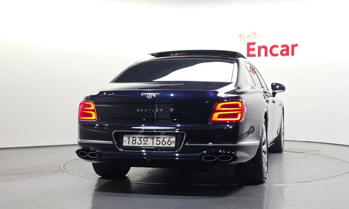 Bentley Flying Spur — фото 2