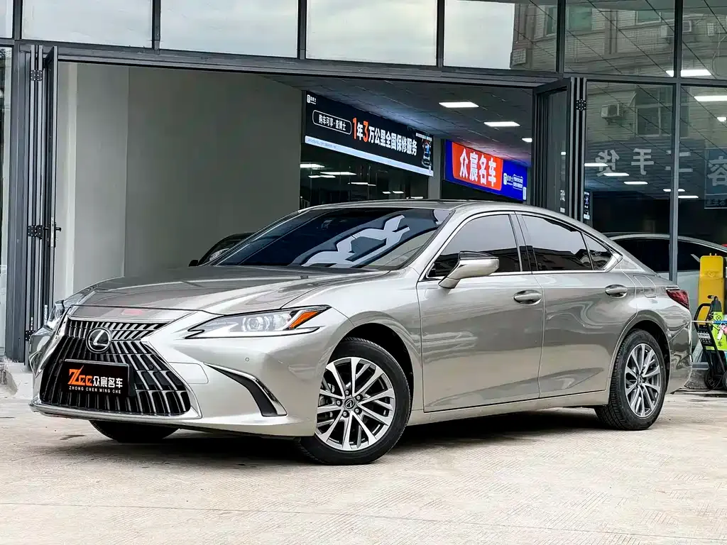Lexus ES — фото 1