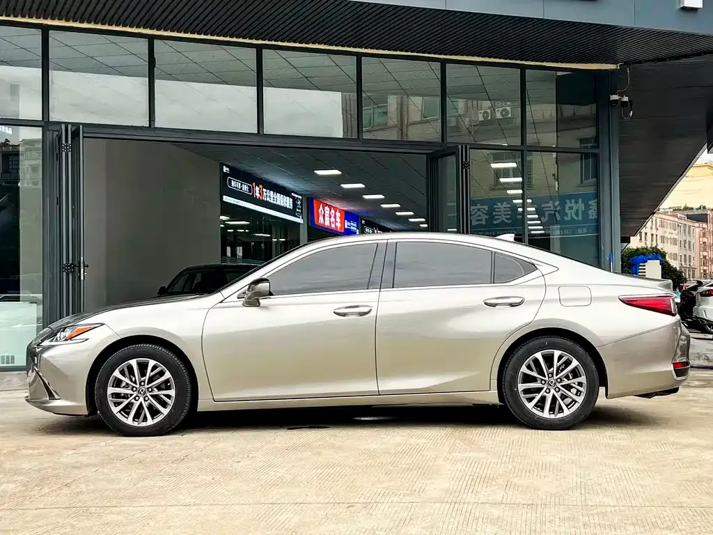 Lexus ES — фото 8