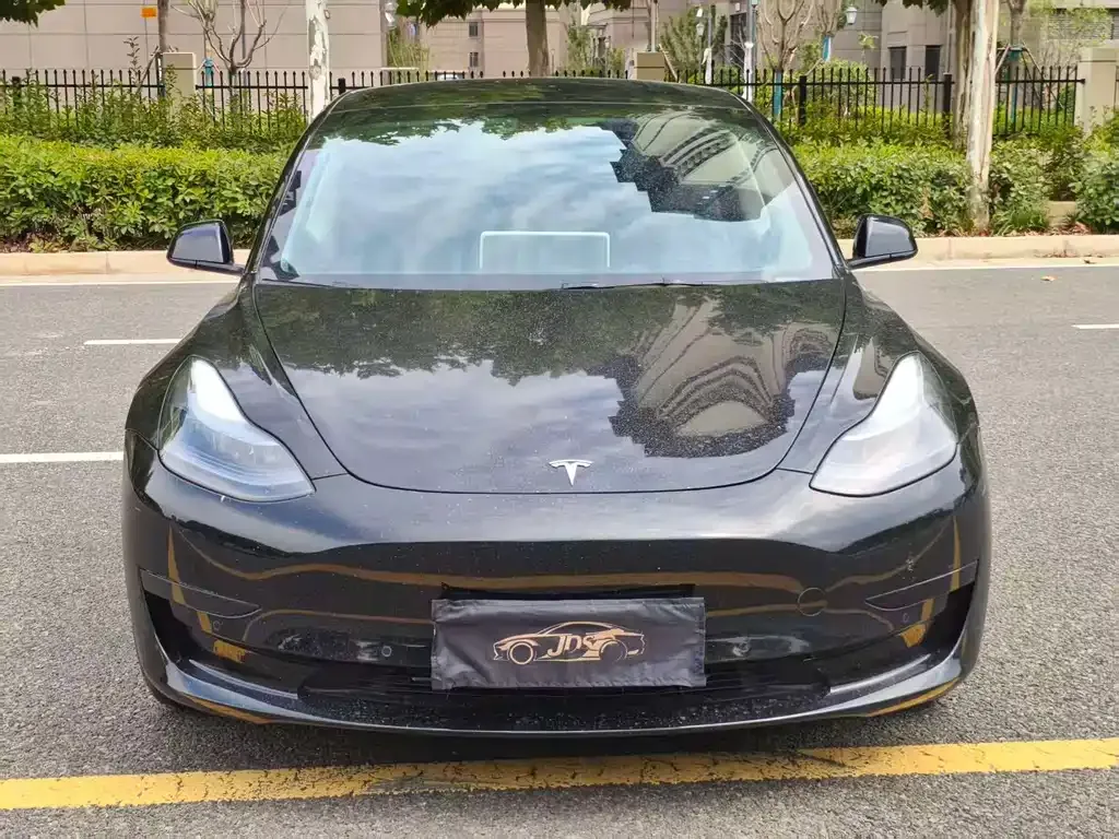 Tesla Model 3 — фото 1