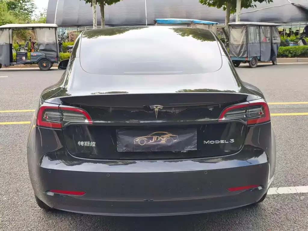 Tesla Model 3 — фото 5