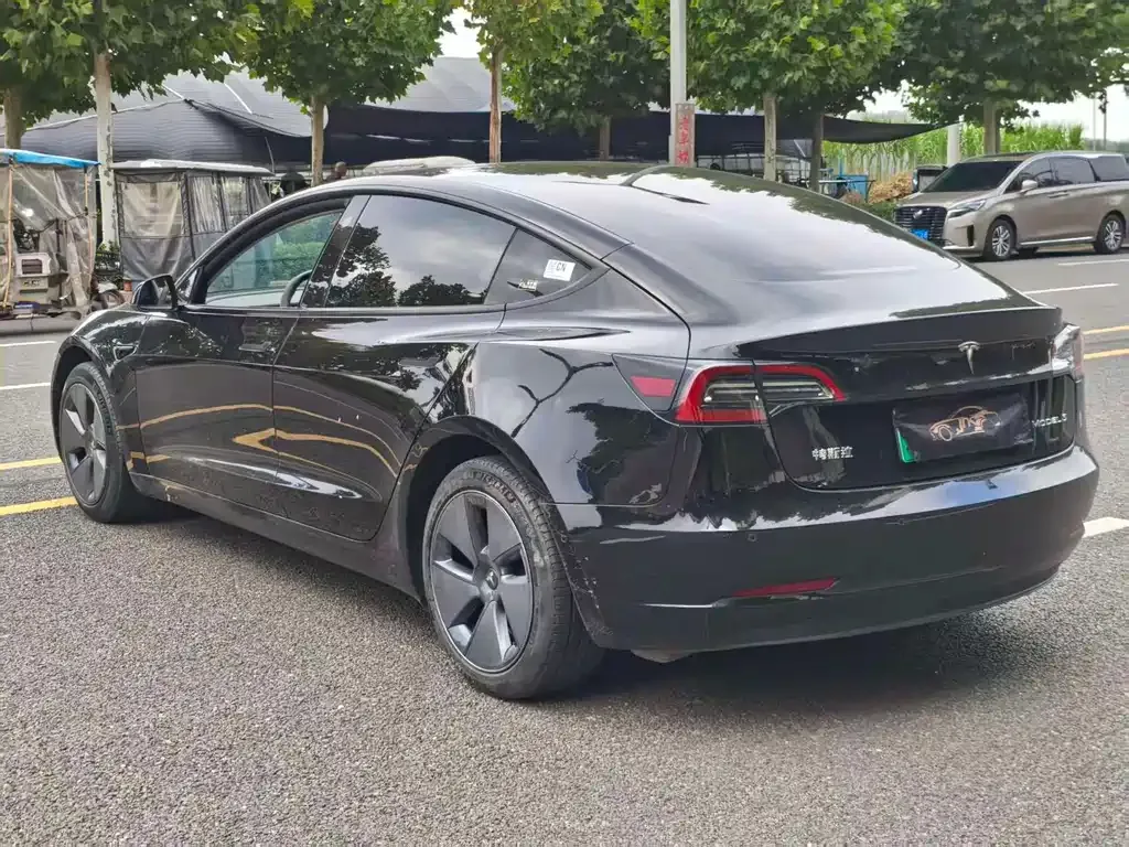 Tesla Model 3 — фото 9