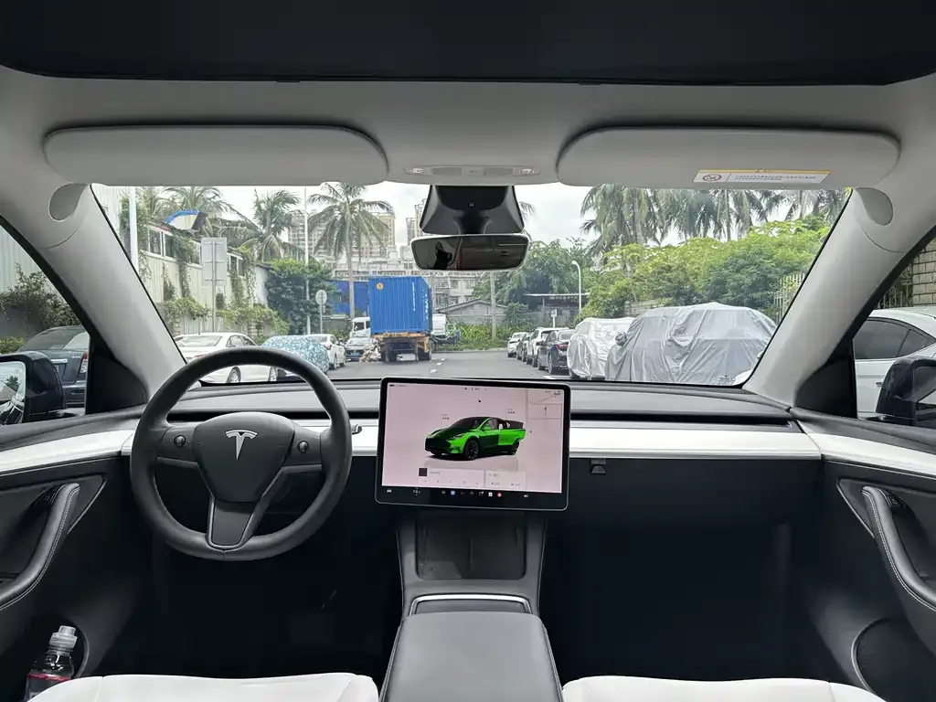 Tesla Model Y — фото 2