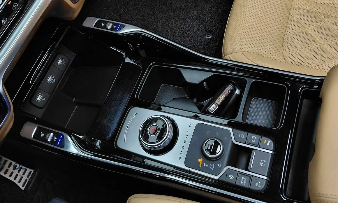 Kia Sorento — фото 7
