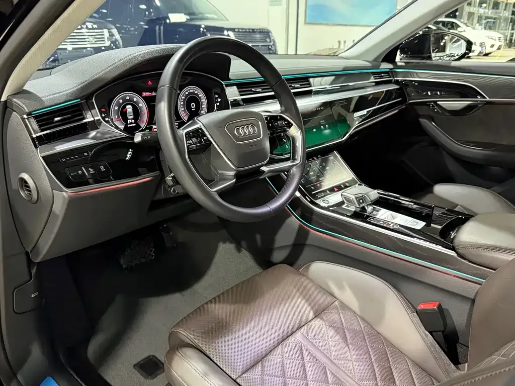 Audi A8 — фото 3