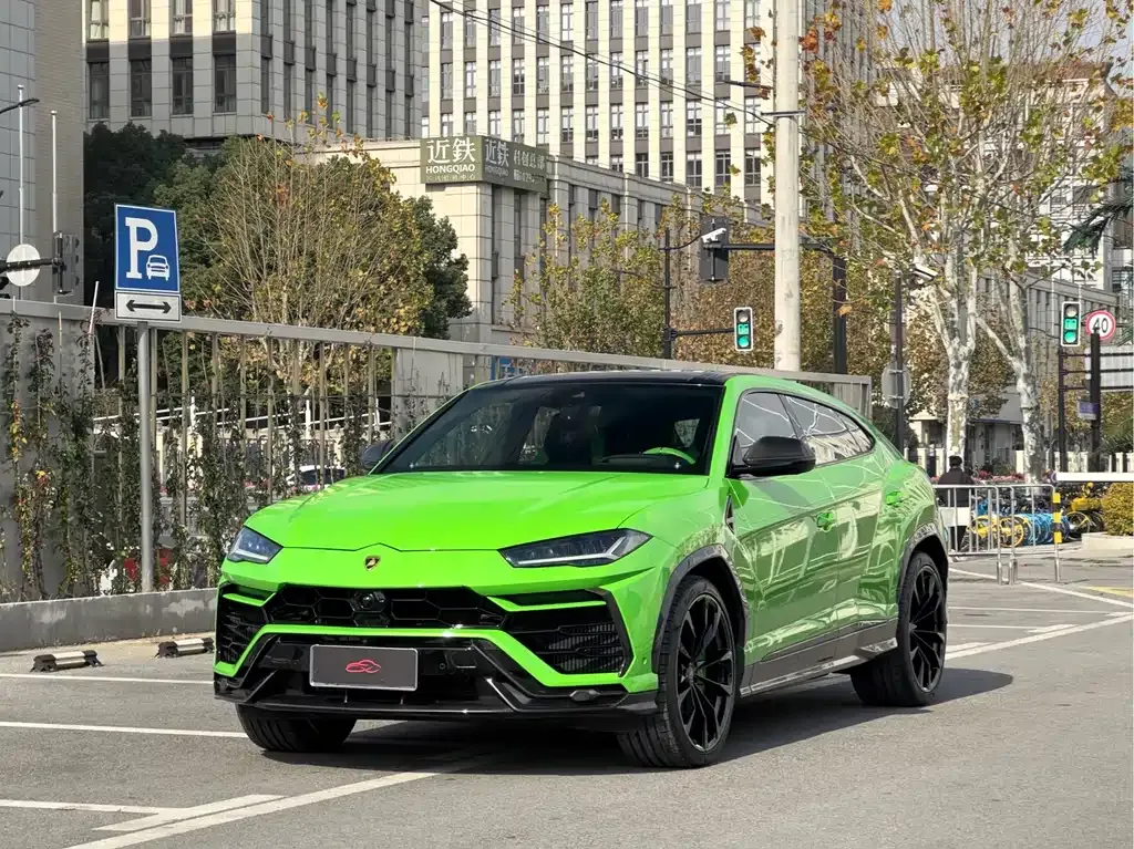 Lamborghini Urus — фото 1