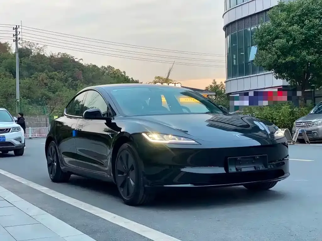 Tesla Model 3 — фото 6