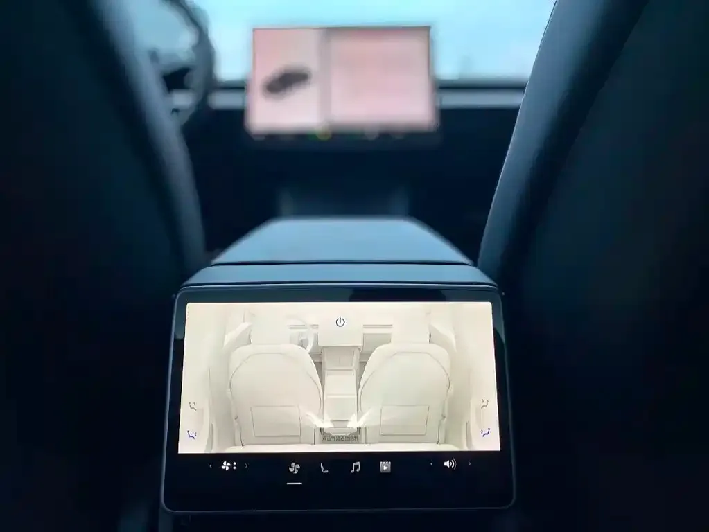 Tesla Model 3 — фото 2
