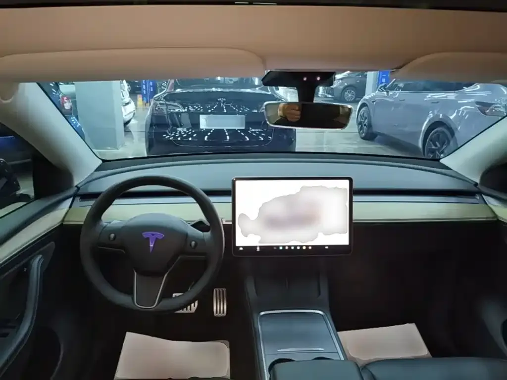 Tesla Model Y — фото 9