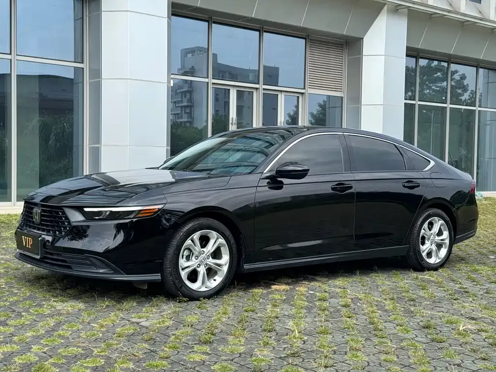 Honda Accord — фото 1