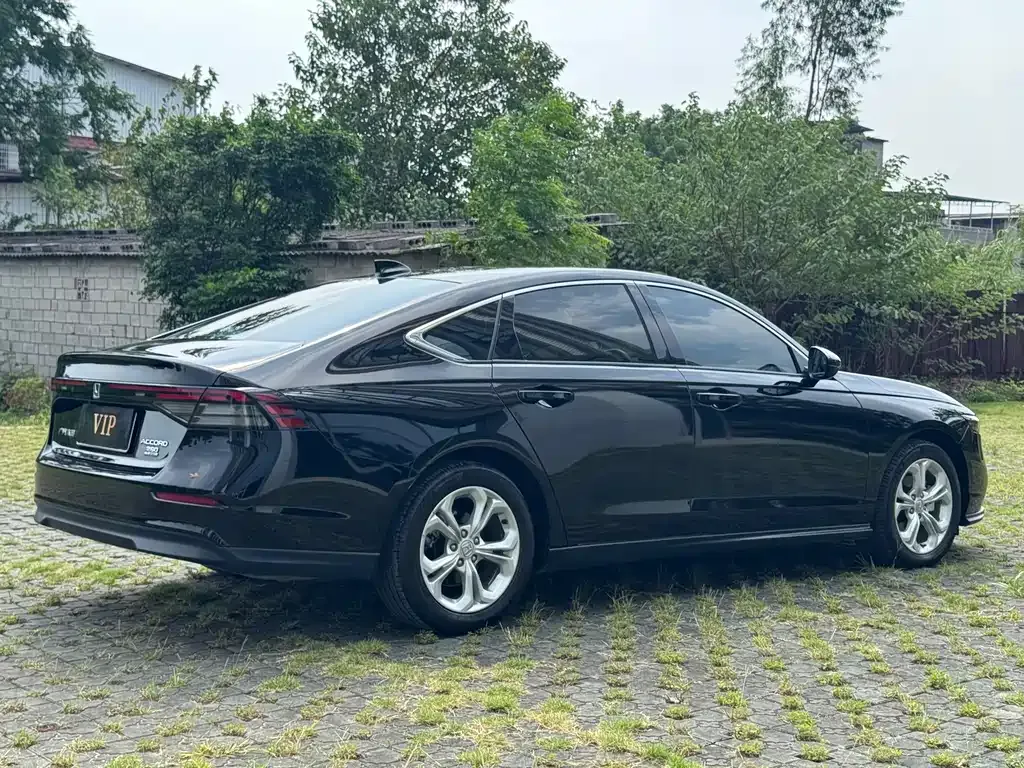 Honda Accord — фото 10