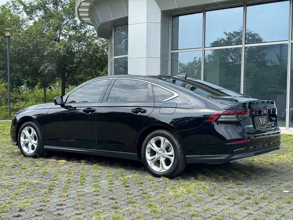 Honda Accord — фото 9