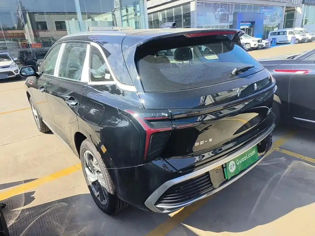 Hongqi HS3 PHEV — фото 5