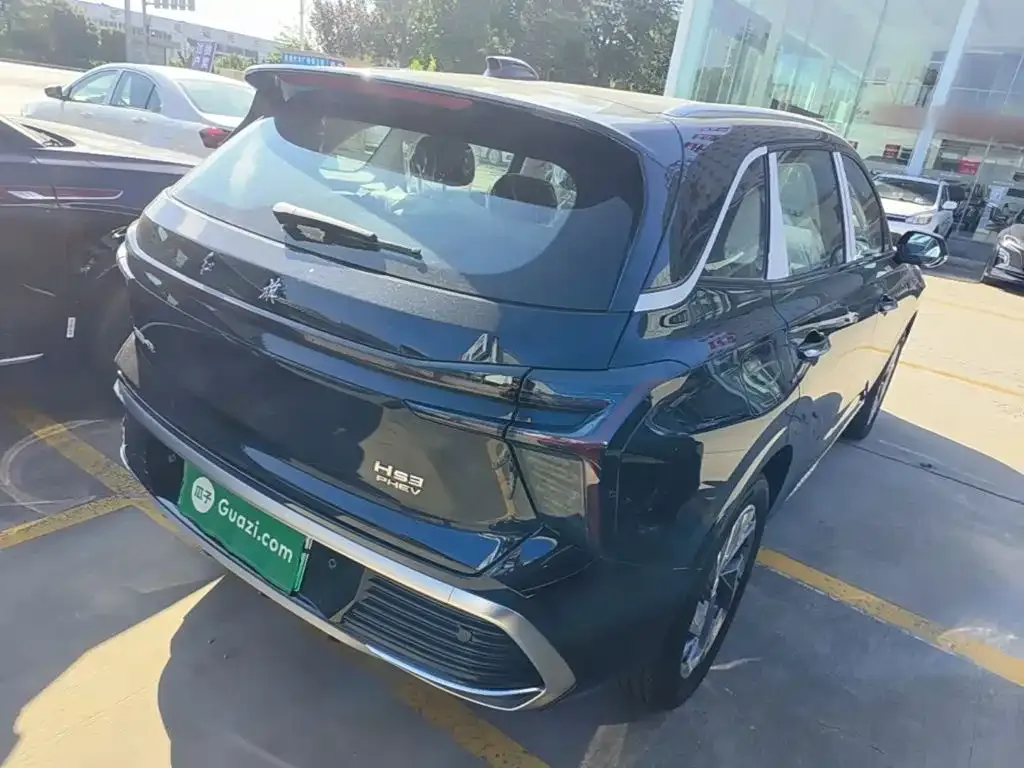 Hongqi HS3 PHEV — фото 3