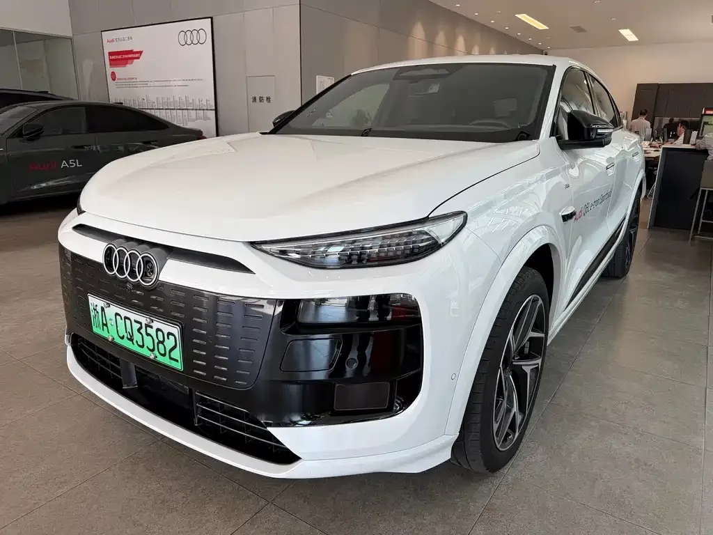Audi Q6L Sportback e-tron — фото 1